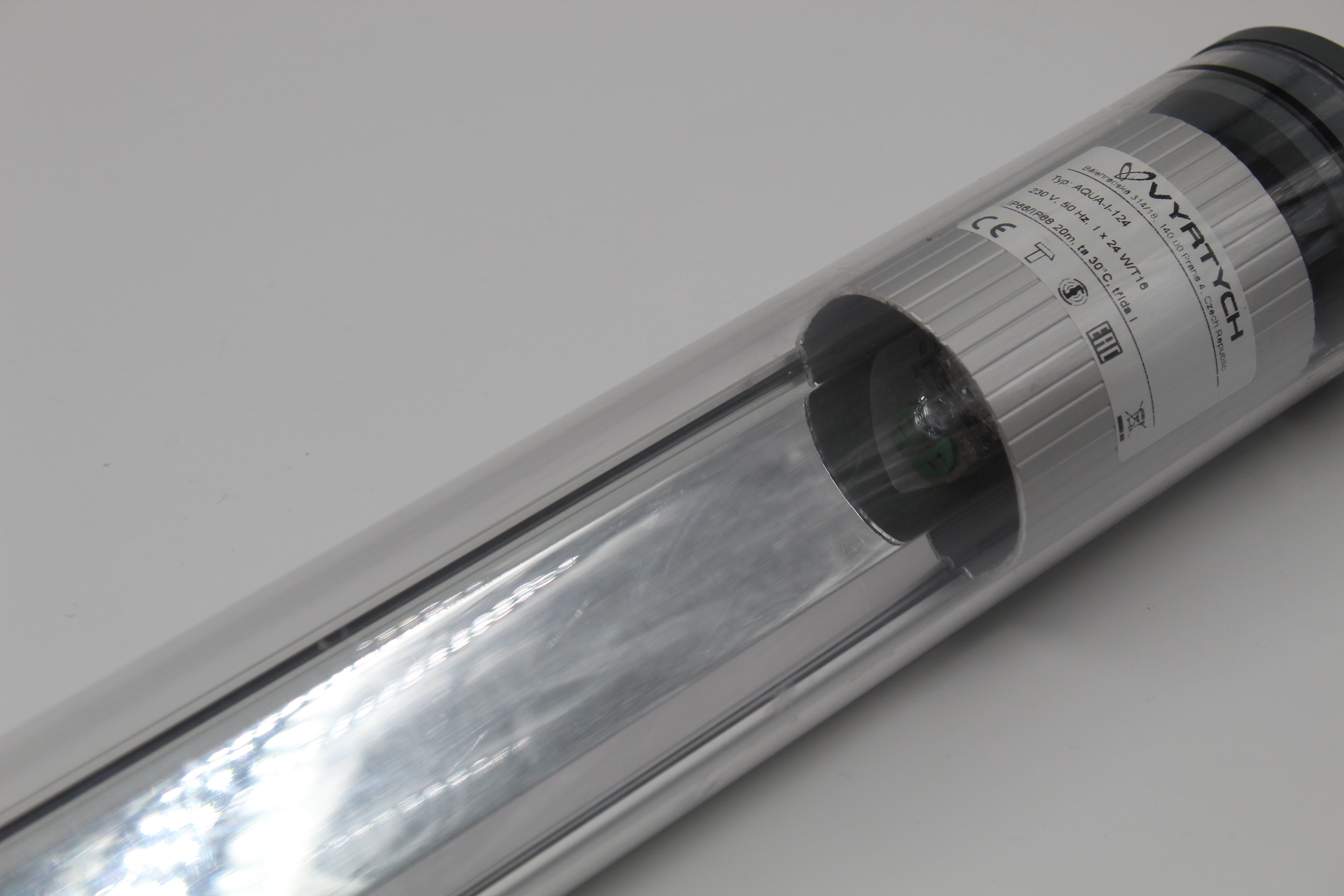 AQUA-1-124-BP Luminaria aprueba de polvo y agua